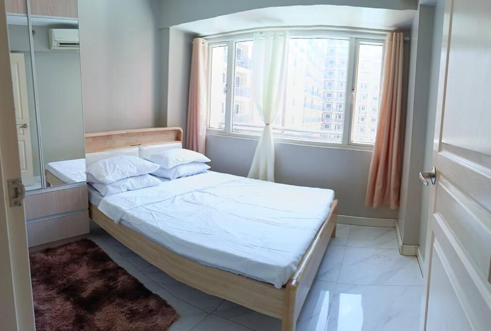 Monarch Parksuites - Balmoral Place Paranaque City ภายนอก รูปภาพ